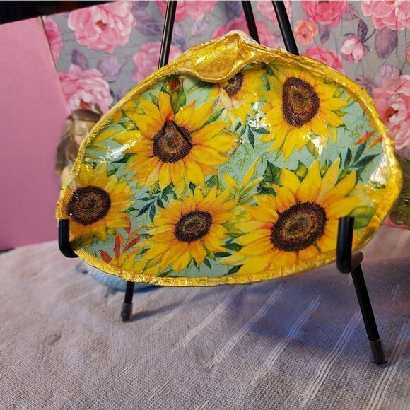 DECOUPAGE CLAM SHELL DECOUPAGE SUNFLOWERS TRINKET DISH - Picture 3 of 10